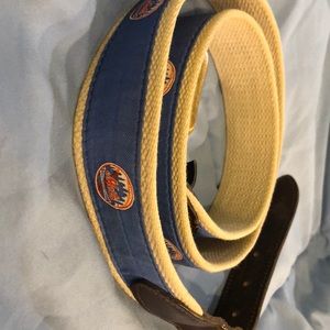 Vineyard Vines Mets belt, size 40